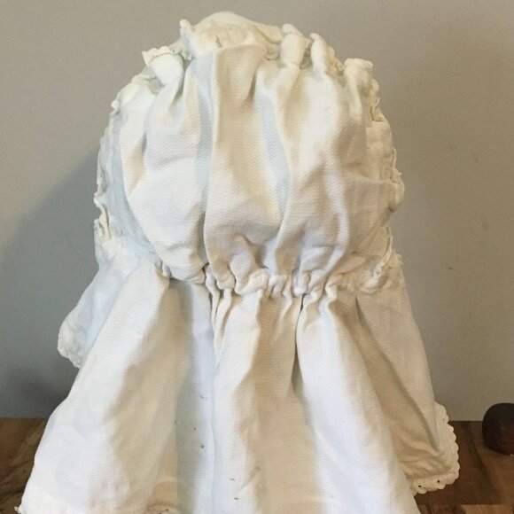 Antique Edwardian Era White Prairie Bonnet for Small Woman or Child - Picture 4 of 6